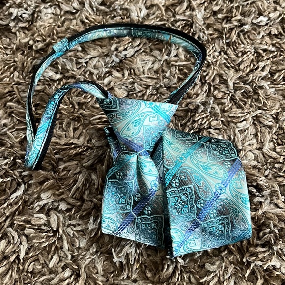 Mavezzano Boy Zip-up Tie, Paisley Print, EUC - Picture 2 of 12